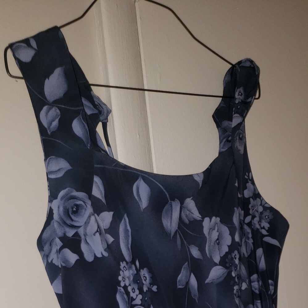 Floral print summer dress.